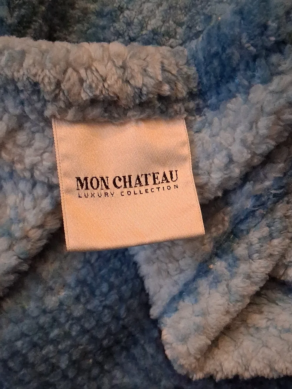 mon chateau plush throw